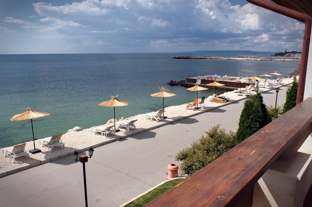 White Coast Beach Apartments Kavarna Buitenkant foto