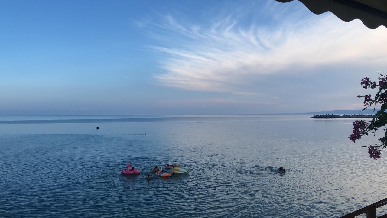 White Coast Beach Apartments Kavarna Buitenkant foto